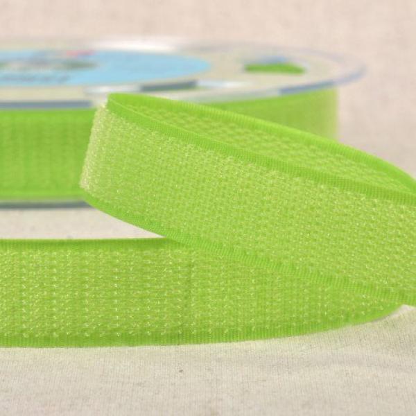 Klettband 20 mm in Hellgrün, Hakenseite und Flauschseite auf der Rolle